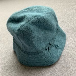 GAP winter bucket hat